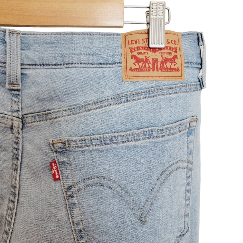 Levi's Boyfriend Jeans in Slate Era Light Indigo - Picture 11 of 14